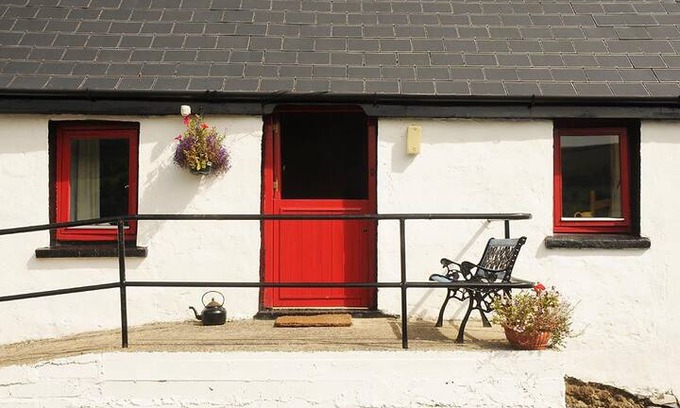 Tinahely Cabin | Derryview Farm Cottage