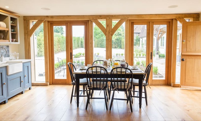 Petersfield Cabin | The Cottage at Lupton House, Froxfield Petersfield