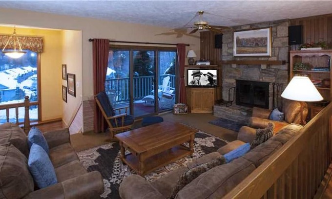 Blowing Rock Apartment | Poplar 2 Chetola Resort - 3 BR Condo with access to full resort amenities including heated indoor pool and fitness center.