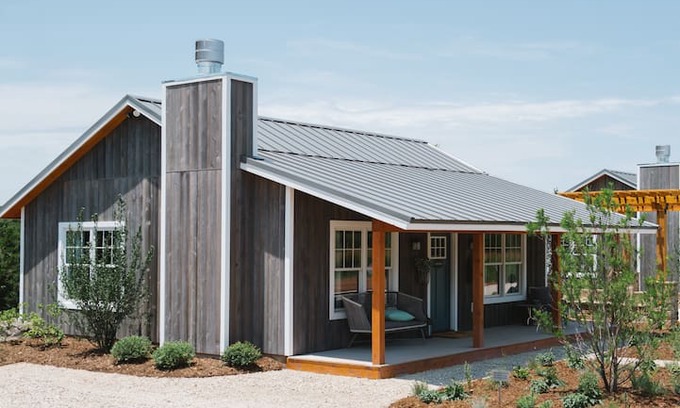Stillwater House | The Nest - Luxury Cottage in Charming Locale