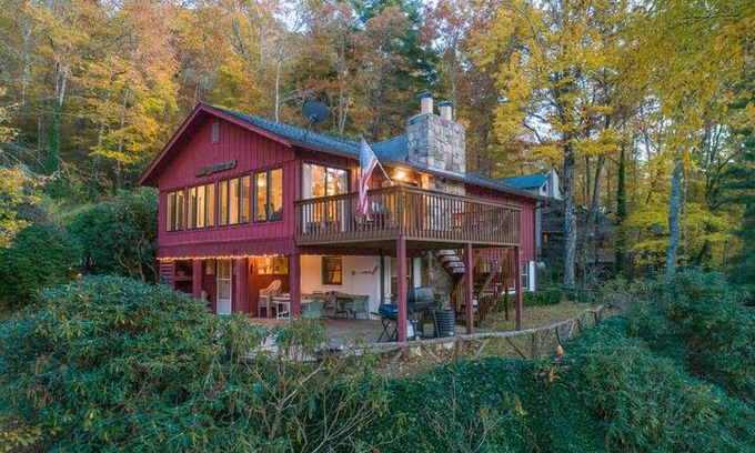 Glenville Cabin | Red Bear Cabin - Spacious Lakefront Cabin w/Dock on Lake Glenville