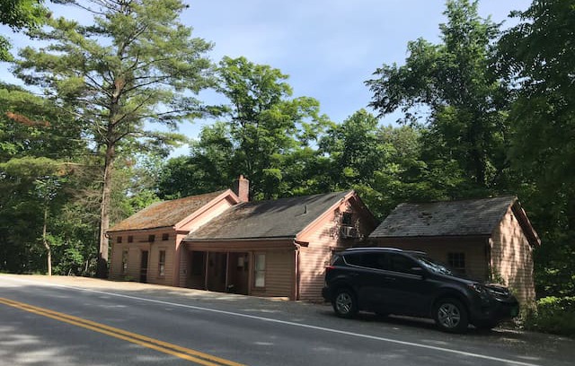 Arlington House | Quaint Pink House on The Battenkill River