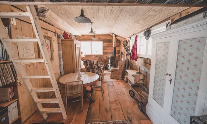 South Londonderry Cabin | A Beautiful Converted Horse Run-In