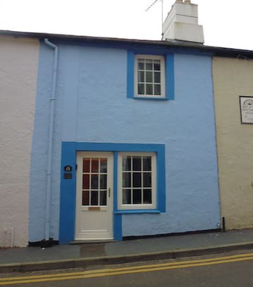 Aberdovey Cabin | Miners Cottage in Aberdovey (Terraced)