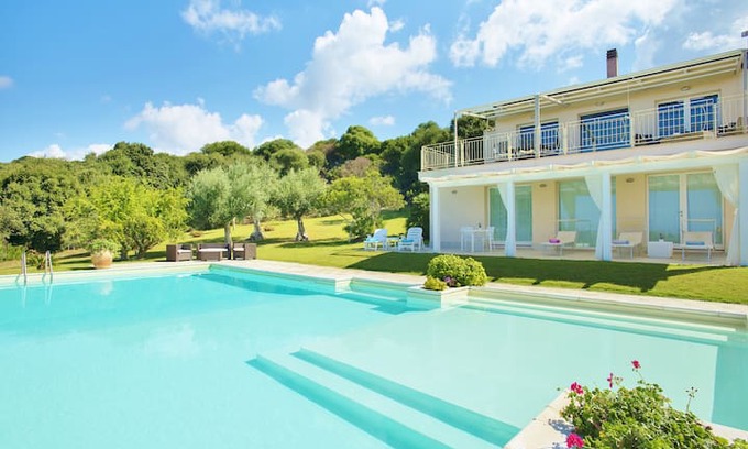 Alghero Villa | Villa Champagne.Stunning pool and view of the sea