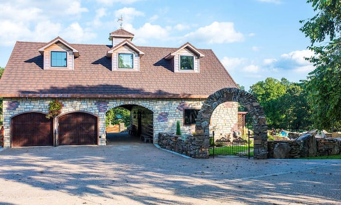 Harrison Cabin | The Carriage House at Oak Front Farms