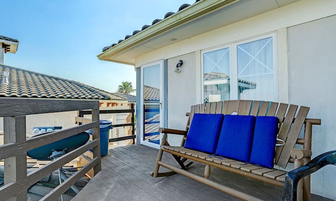 San Leon House | Waterfront Room with View in San Leon, Texas