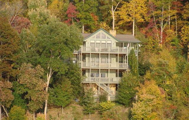Topton House | The Pines at Nantahala - Lakeside Getaway