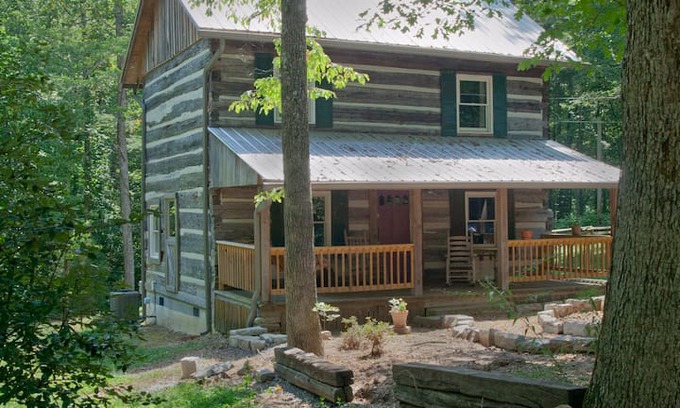 Clinton Cabin | The Cabins On Cedar Ridge - Harned Cabin
