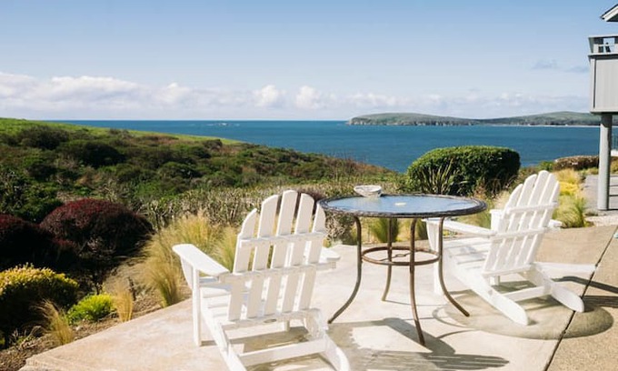 Old Town House | Beachcomber - Oceanfront with direct beach access!