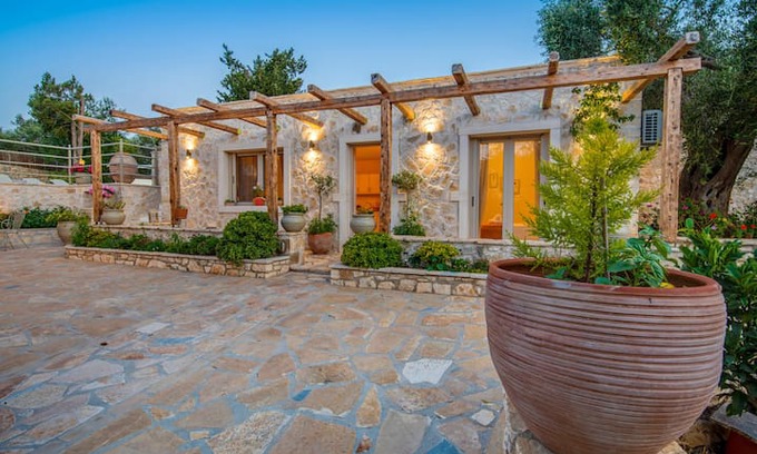 Ieromonachos House | Azalea House Holiday Villa in Paxos
