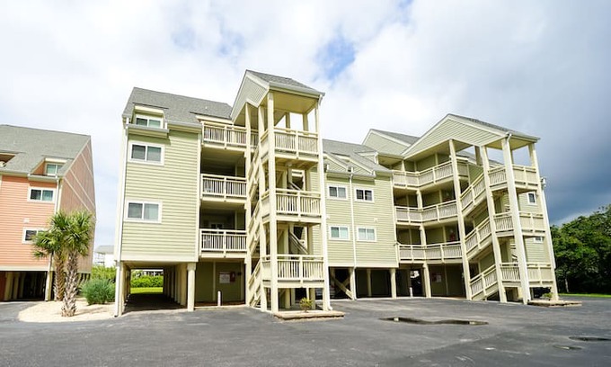 Caswell Beach Apartment | The Beach Hive- Oak Island Beach Villas