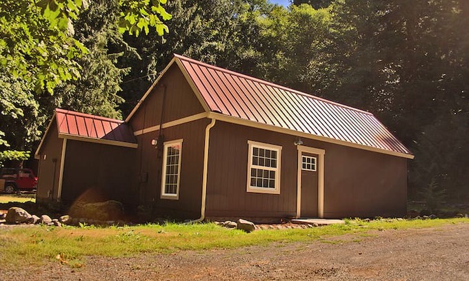 Rhododendron Cabin | The Cabins at Belle Lake on Mt. Hood