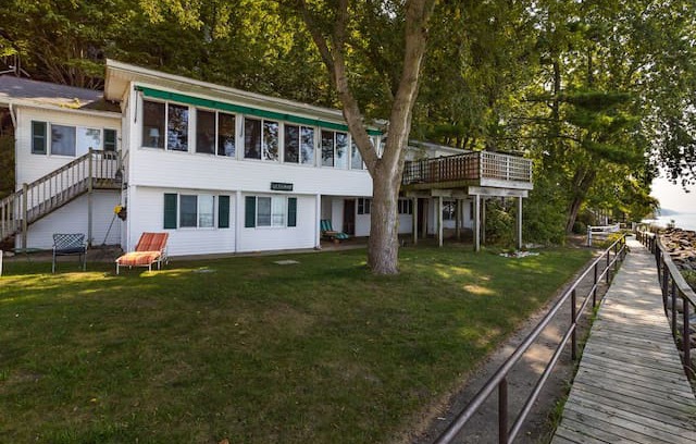 Covert House | VASHMAR - Palisades Park with beach front view!