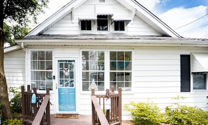 Northwest Cabin | The Seaglass Cottage by the Chesapeake Bay