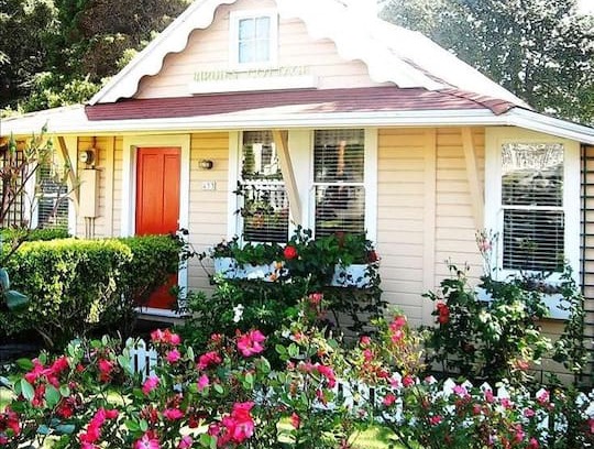 Seaside Cabin | Historic Birdie's Cottage. One block from beach.
