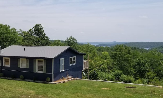 Mountain Home Cabin | The Roost Cabins at lake Norfork
