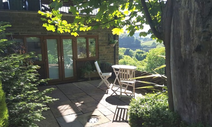 Meltham Apartment | The Snug