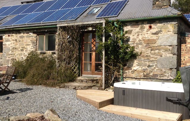 Loch Tay Cabin | Lovely Bothy at Craggantoul with hot tub