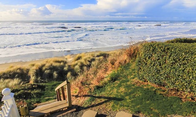 Lincoln City House | Marbella - Ocean Front Hm Overlooking Miles of Sandy Beaches & the Pacific Ocean