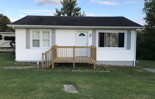 Leitchfield House | Hip 2 Bedroom Home in Leitchfield