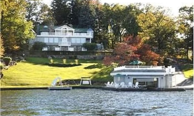 Hopatcong House | Lake Hopatcong Upscale Boathouse