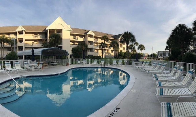 New Port Richey Apartment | Heather Cove Condo w/Pool and Boat Slip
