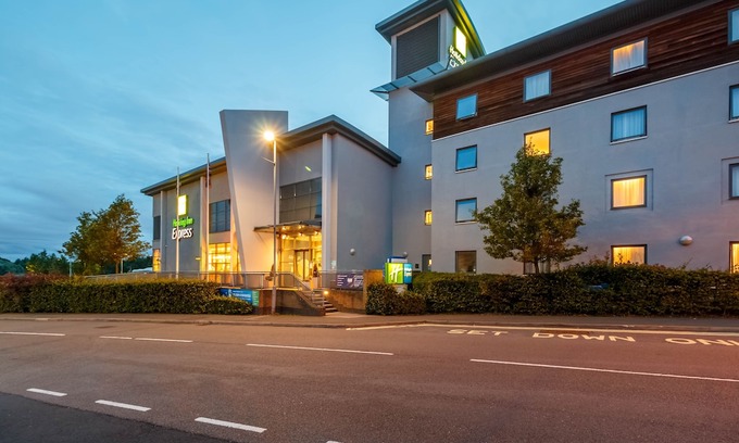 Walsall Hotel | Holiday Inn Express Walsall M6J10, an Ihg Hotel
