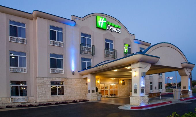 Bastrop Hotel | Holiday Inn Express Hotel and Suites Bastrop, an Ihg Hotel