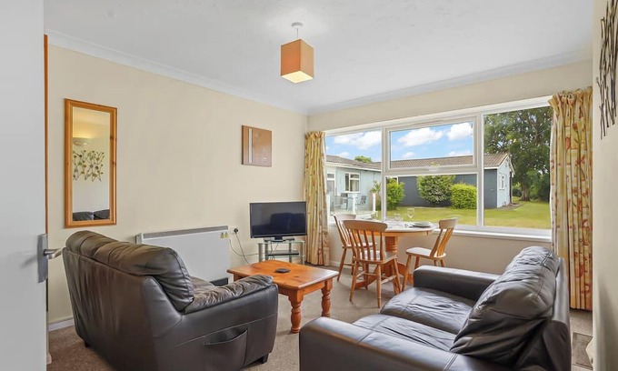 Oulton Broad House | 2 bedroom accommodation in Oulton Broad