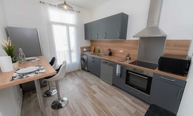 Les Grands Carmes Apartment | Le Mima: Spacious apartment near the Panier/Old Port