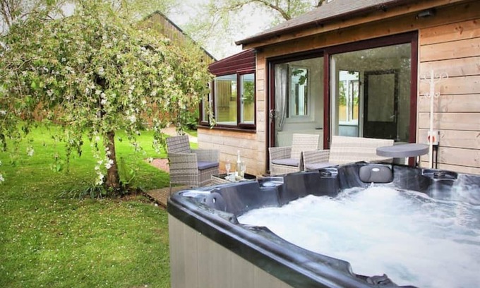 Westleigh House | Wood Lodge. Private retreat great outdoor space, right on the Tarka Trail.