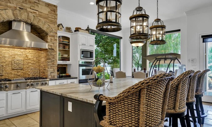 Panther Creek House | Houston Tranquil Lakefront living & Tropical Pool