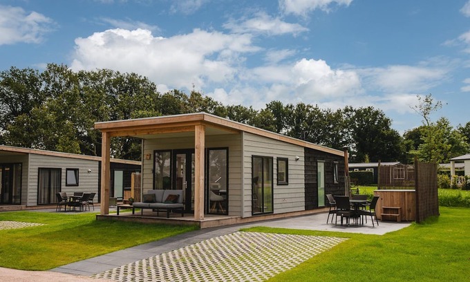 Municipality of Rijssen-Holten Resort | Panorama Lodge met hottub | 4p.