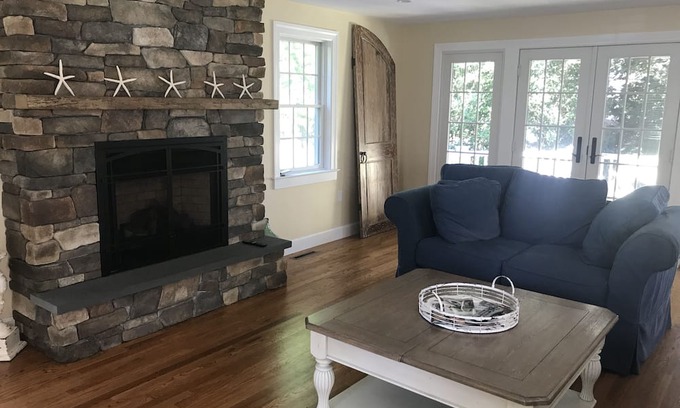Cliff Walk House | Amazing Location! Walk to 1st Beach & Town