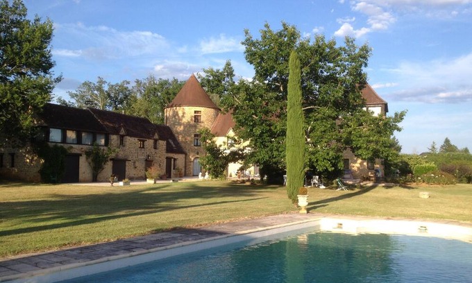 Sarlat-la-Caneda House | In the heart of the tourist sites MANOIR SWIMMING POOL 6 Ch-6 sb, WIFI + HOUSEHOLD INCLUDED