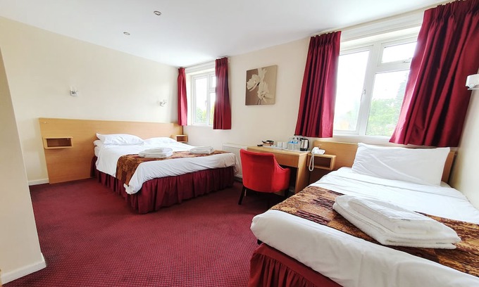 Marston Green House | NewtoVrbo: Double Room @ Royal Square Hotel Birmingham Airport & NEC w/ Parking