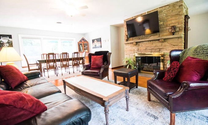 Dayton House | CLASSIC RANCH...PERFECT FOR FAMILY GATHERING
