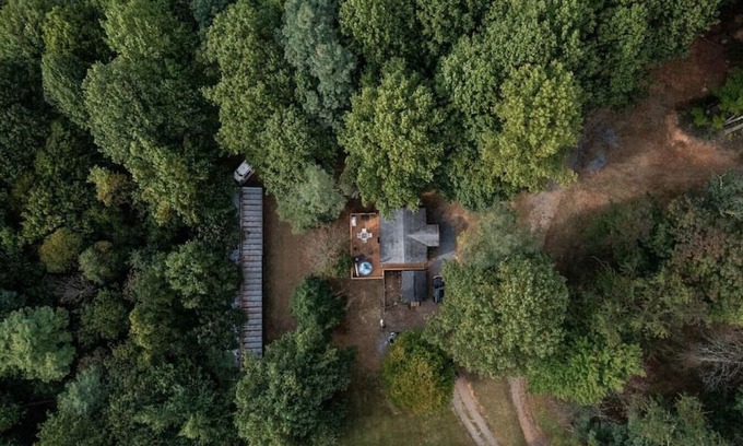Elkton Cabin | 10 mins from Shenandoah National Park ~ Cozy Cabin