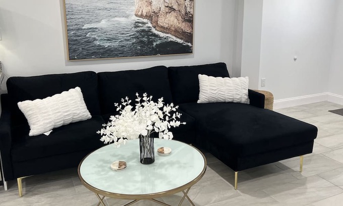 Volusia County Apartment | Palms & Paradise