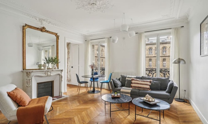 Notre Dame Apartment | Chic 3BR near Notre-Dame