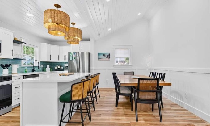 Tranquil Harbour House | New Listing Lux Beach House Dog Friendly