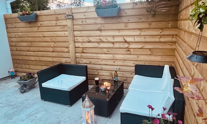Grangend Cabin | 1-bed Cosy Cottage Near Emerald Park - Sleeps 5