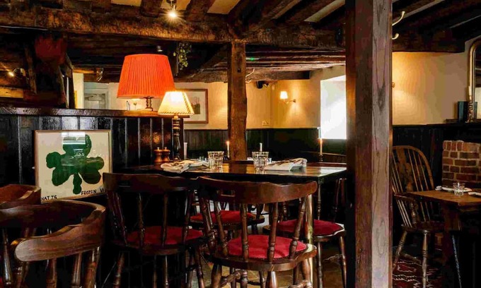 Cranborne Hotel | The Fleur de Lys