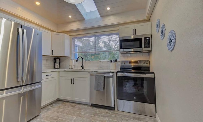 Indian Rocks Beach House | This house is a 2 bedroom(s), 2 bathrooms, located in Indian Rocks Beach, FL.