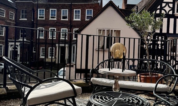 Shrewsbury Apartment | Luxurious Two Bedroom Towncentre Located Apartment