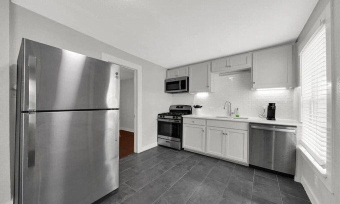 Washington Ave./ Memorial Park House | Location is 100! 2B/1B in Heart of Htx!