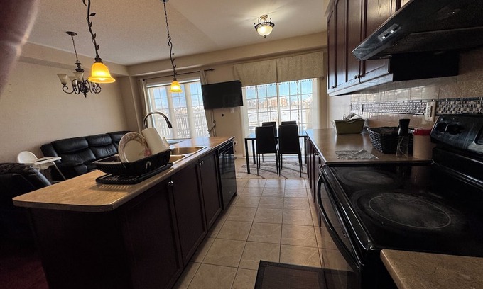 Halton Regional Municipality House | Cozy & Fully Furnished 3-Bedroom Home – Perfect for Short Stays!