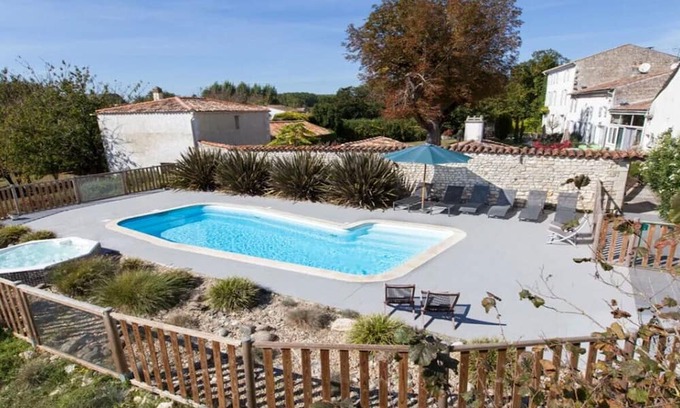 Saint-Romain-de-Benet House | Gîte le sun house - family gite for 7 people between countryside and ocean