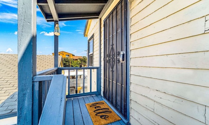 Lincoln Acres Apartment | Azure Loft By Rather Be Properties: Urban top-floor w/ city view & outdoor dining